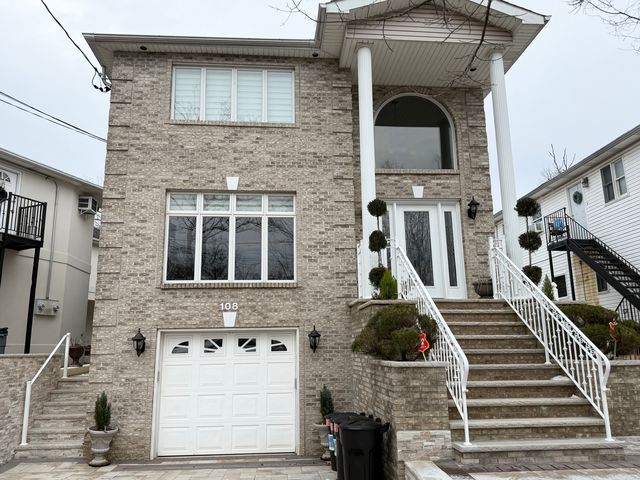 108 Hanover Ave #2, Staten Island, NY 10309