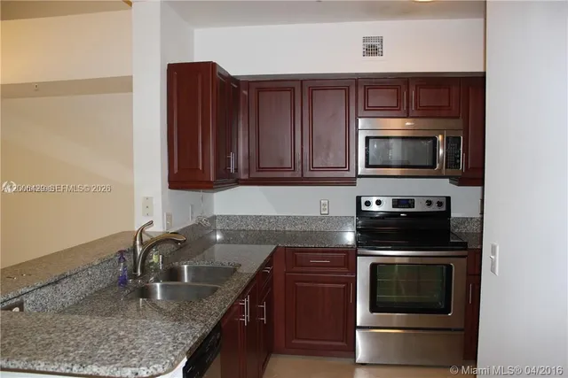 2451 Centergate Dr #303, Hollywood, FL 33025