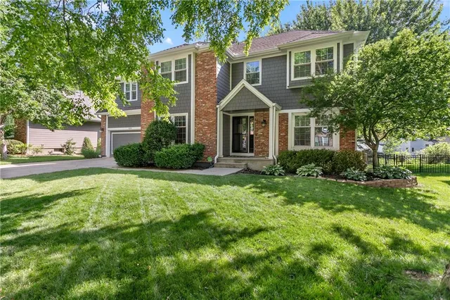 5255 W  129th Ter, Leawood, KS 66209