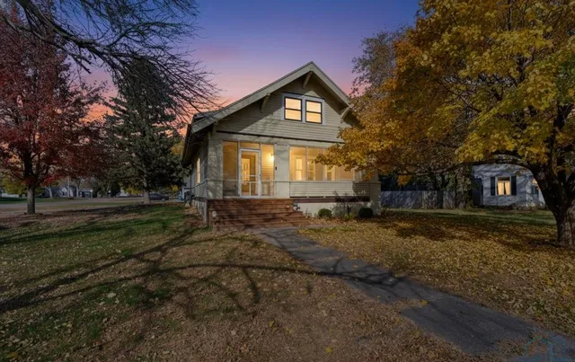 707 McCook St, Gayville, SD 57031