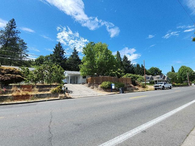 1234 NW Highland Ave, Grants Pass, OR 97526