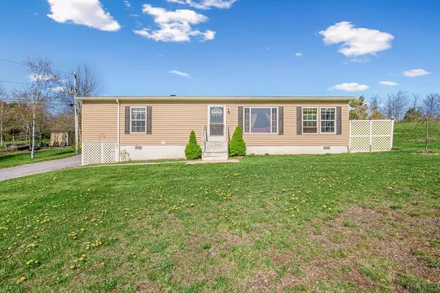 1070 Huckleberry Hwy, Central City, PA 15926
