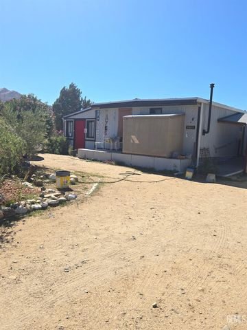 9005 Apache Dr, Weldon, CA 93283