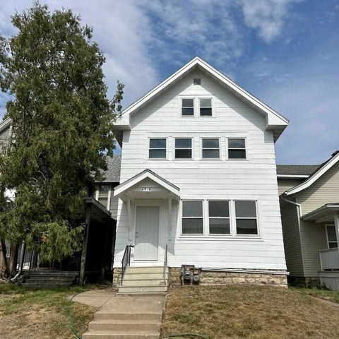 1516 C Ave NE #A & B, Cedar Rapids, IA 52402