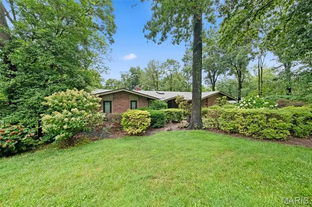 9847 Copper Hill Rd, Saint Louis, MO 63124