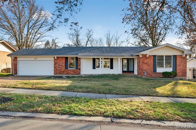 4424 Cloverbrook Dr, Florissant, MO 63033