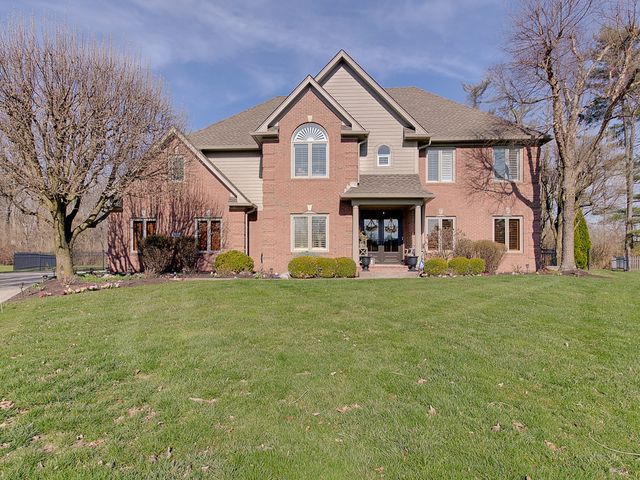 1709 Woodcroft Ct, Greenwood, IN 46143