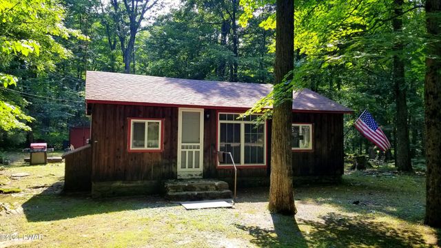 210 Maple Ln, Greentown, PA 18426