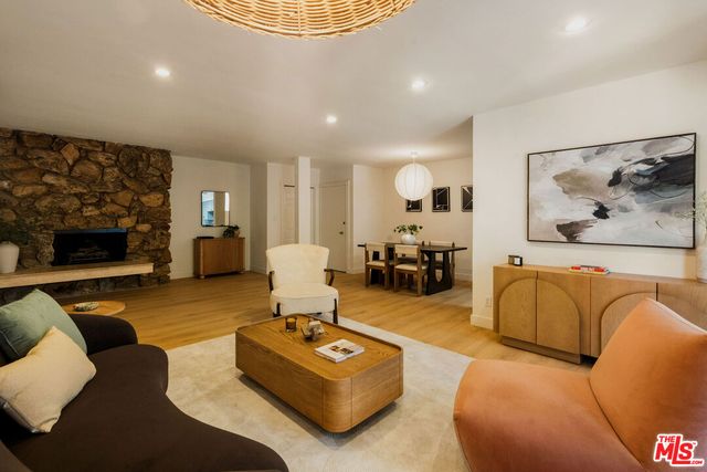 6251 Coldwater Canyon Ave #206, North Hollywood, CA 91606
