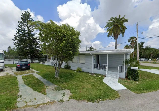 3100 SW 24th St, Hallandale Beach, FL 33009
