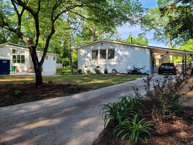 1102 Greenbriar Cir, Decatur, GA 30033