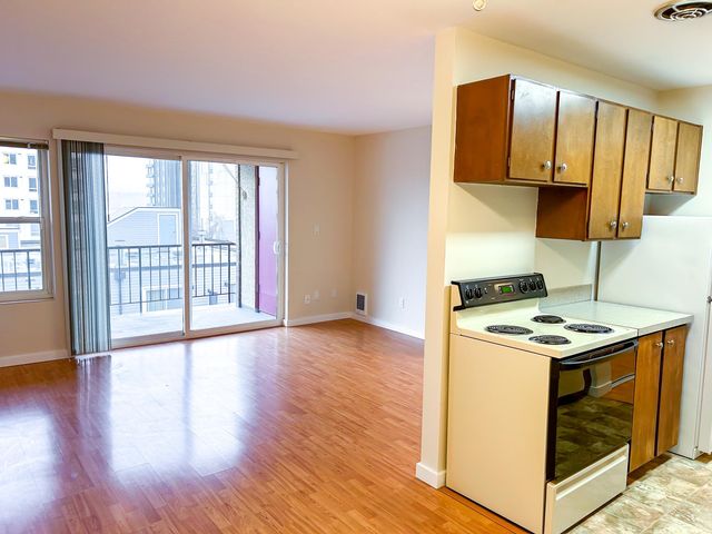 620 5th Ave  W  #402, Seattle, WA 98119