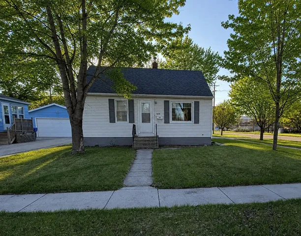 1630 14th St S, Fargo, ND 58103
