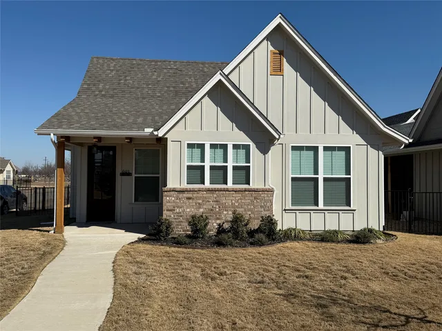 601 Eastpark Ln, Granbury, TX 76049