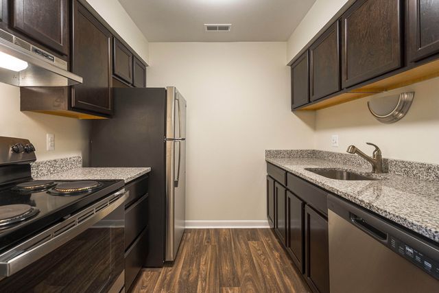 37830 Westwood Cir #550-206, Westland, MI 48185