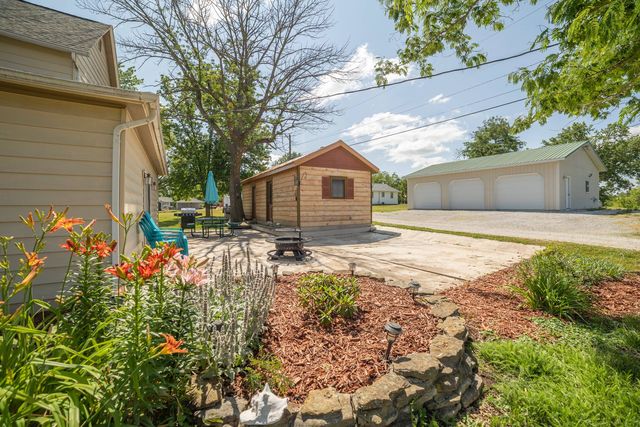 304 E  Salling St, Perry, MO 63462