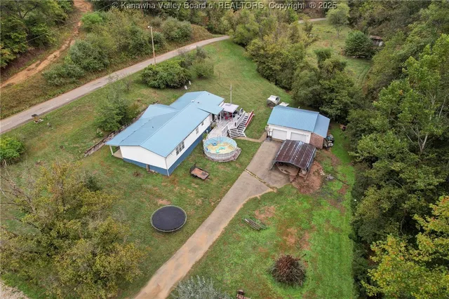 3274 Big Creek Rd, Hamlin, WV 25523