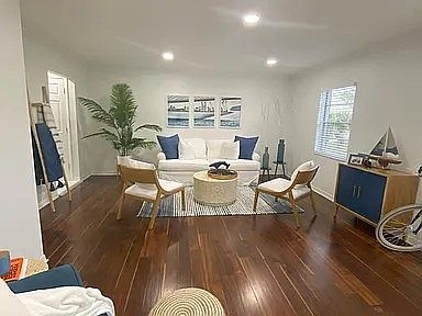 1115 Rue Des Chateaux #2B, South Pasadena, FL 33707