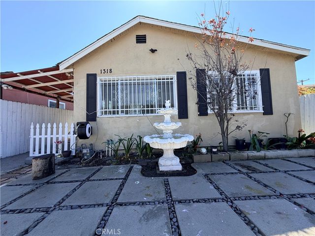 1318 E  100th St, Los Angeles, CA 90002