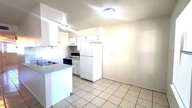 5621 Acoma Rd SE, Albuquerque, NM 87108