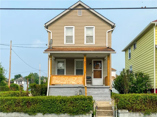 301 Wykes St, Aliquippa, PA 15001
