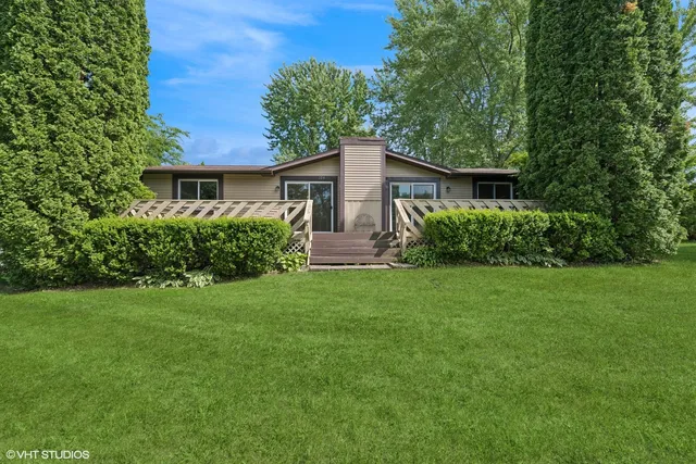 104 Hastings Way SW, Poplar Grove, IL 61065