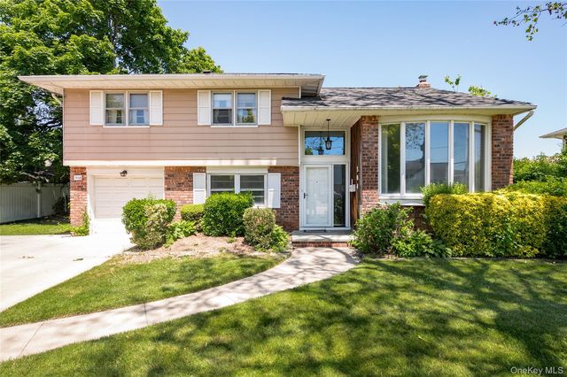 304 Violet Street, Massapequa Park, NY 11762