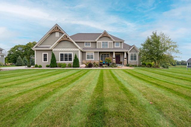 1114 Hickory Hill PARKWAY WEST West, Hubertus, WI 53033