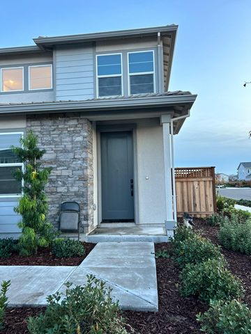 2684 Goodland Ct, Lathrop, CA 95330