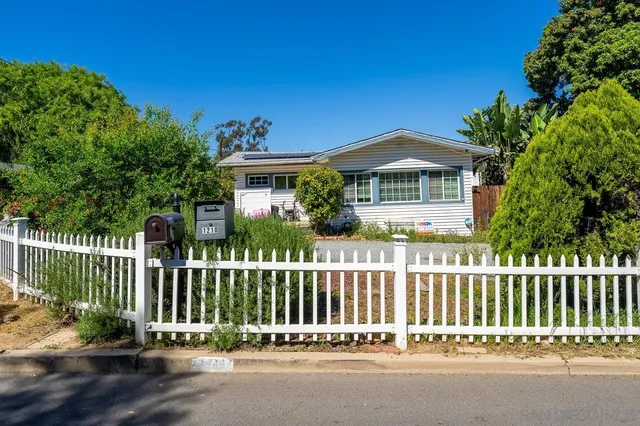 1210 Pine Dr, El Cajon, CA 92020