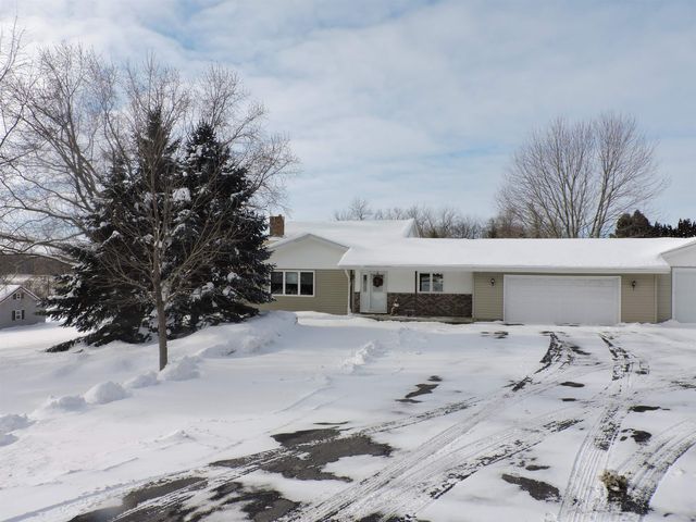 494 S  County Rd W, Mount Calvary, WI 53057