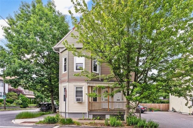 4 Poplar St #3, Providence, RI 02906