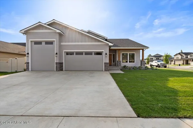 9262 N  Secretariat Ln, Hayden, ID 83835