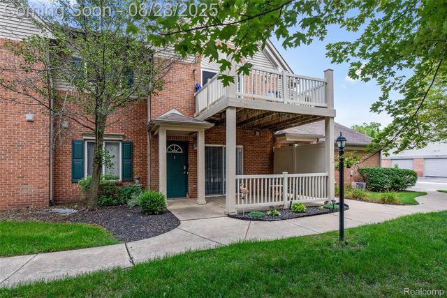 332 Marigold Cir, Westland, MI 48185