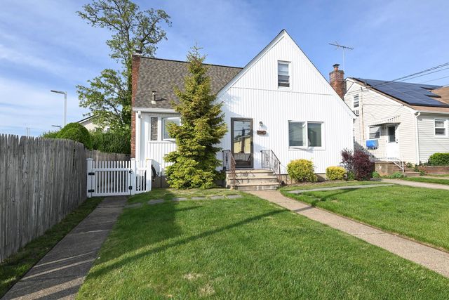 1070 Polk Ave, Franklin Square, NY 11010