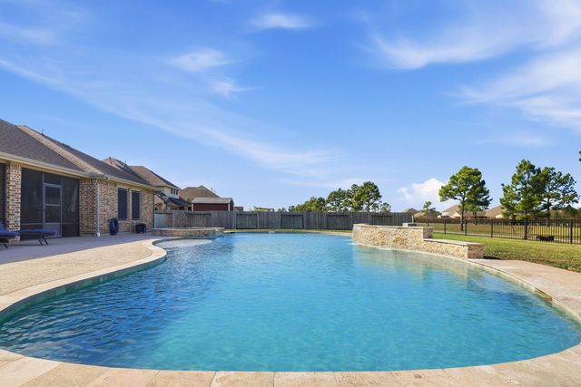 4115 Broadmoor Dr, Mont Belvieu, TX 77523