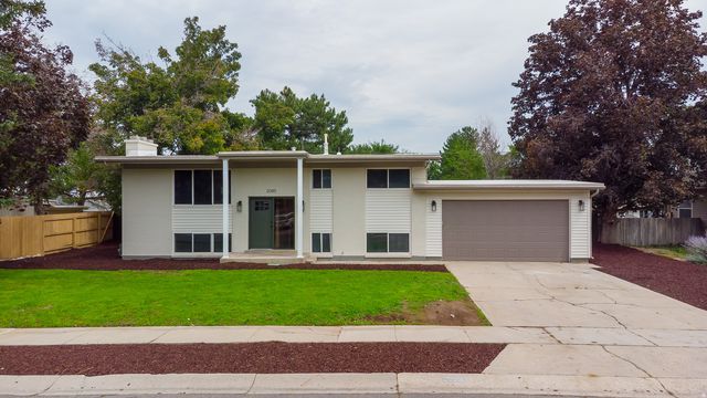 2085 E  Castle Hill Ave, Cottonwood Heights, UT 84121