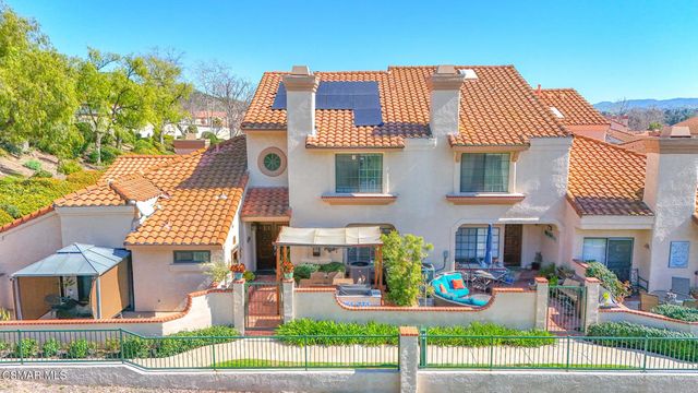 462 Country Club Dr #C, Simi Valley, CA 93065