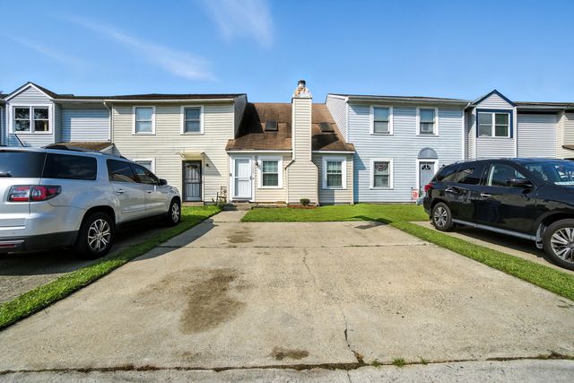 3207 Creekside Dr, Virginia Beach, VA 23453