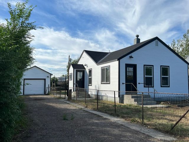 118 3rd Ave NW, Cut Bank, MT 59427