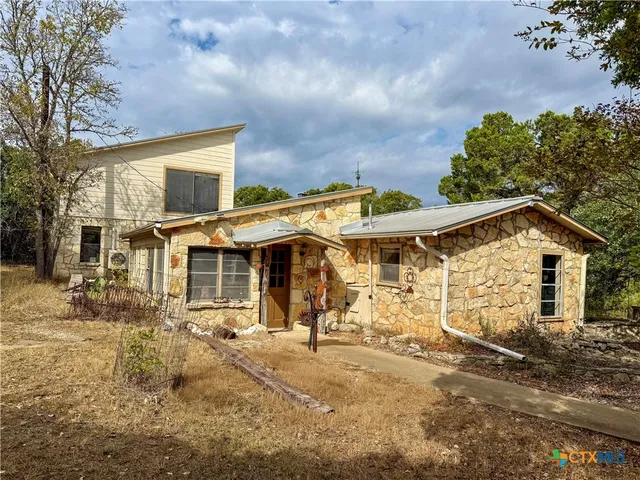10 Old Shawnee Trl, Wimberley, TX 78676