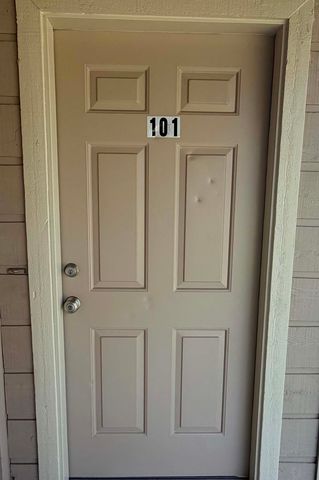 3858 NW Huntsboro St #101, Lake City, FL 32055