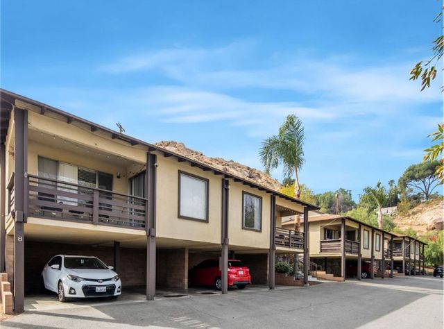 3060 Panorama Rd, Riverside, CA 92506