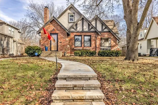 7547 Grand Ave, Kansas City, MO 64114