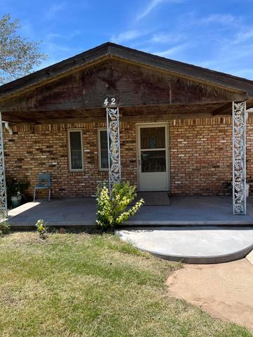 421 Perry St, Pampa, TX 79065