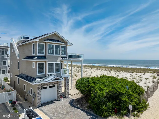 209 E  20th St, Brant Beach, NJ 08008