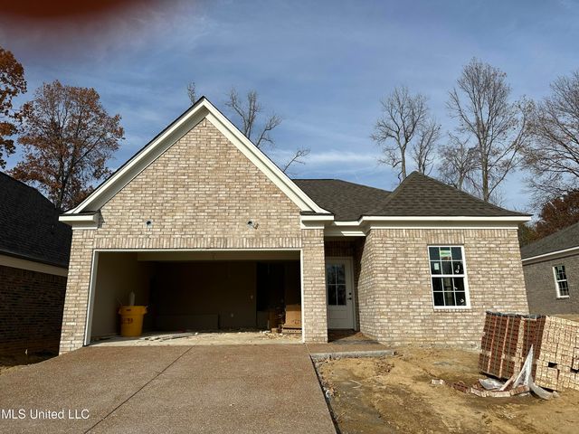 396 Flower Garden Dr, Southaven, MS 38671