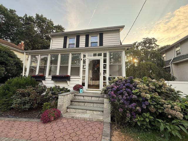 58 Seaview Ave, West Haven, CT 06516
