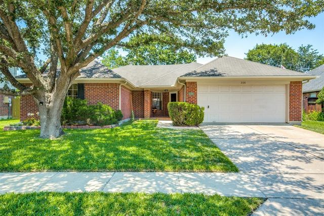 2126 Westminister St, Pearland, TX 77581