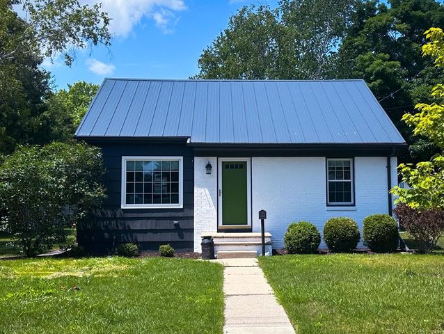 111 N  Geneva Ave, Sturgeon Bay, WI 54235
